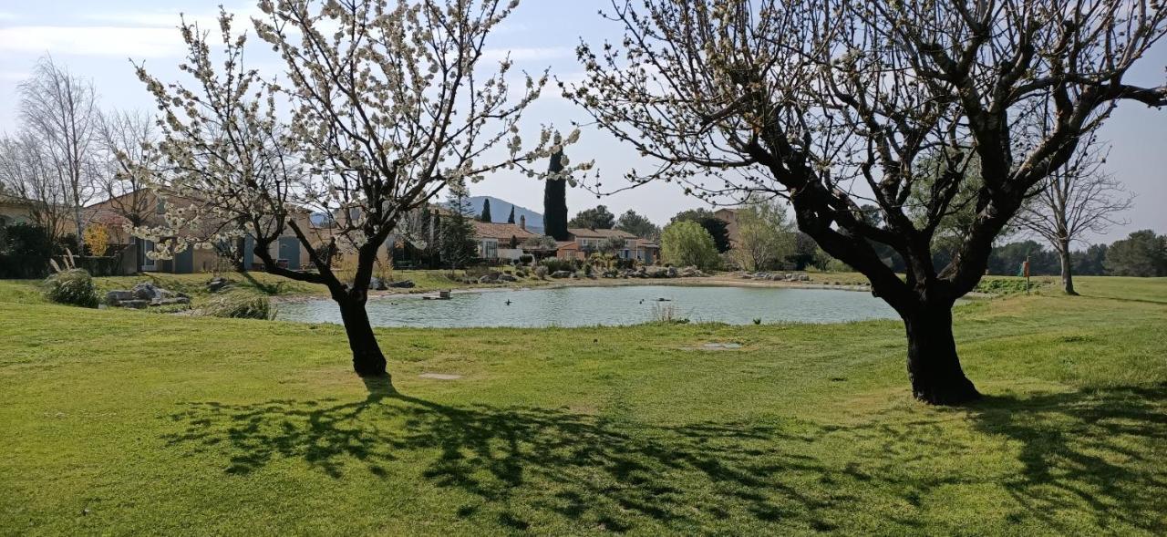 Charmant T2 Climatise Avec Belle Vue , Golf De Pont-Royal 말러모트 외부 사진